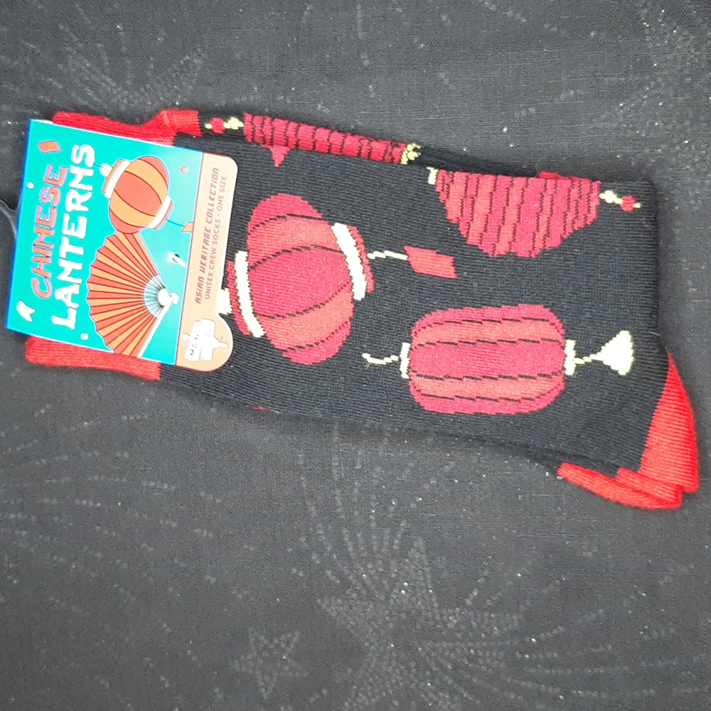 Nwt main and local Chinese lanterns socks